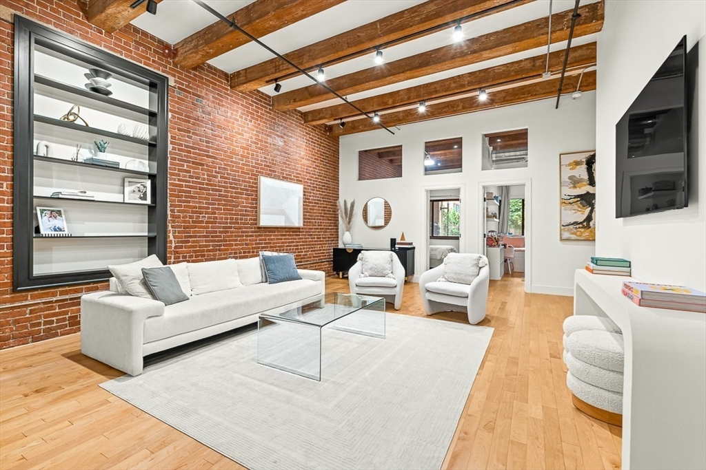 33 Sleeper St # 106