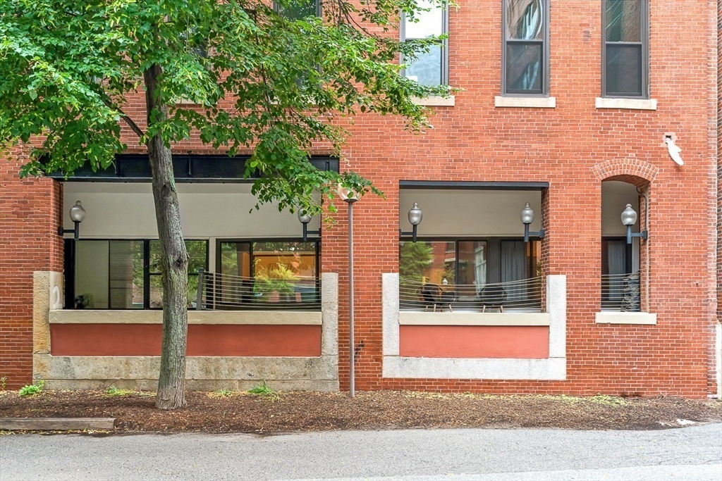 33 Sleeper St # 106
