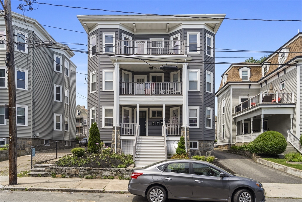 40 King St # 3