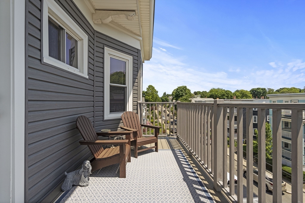 40 King St # 3