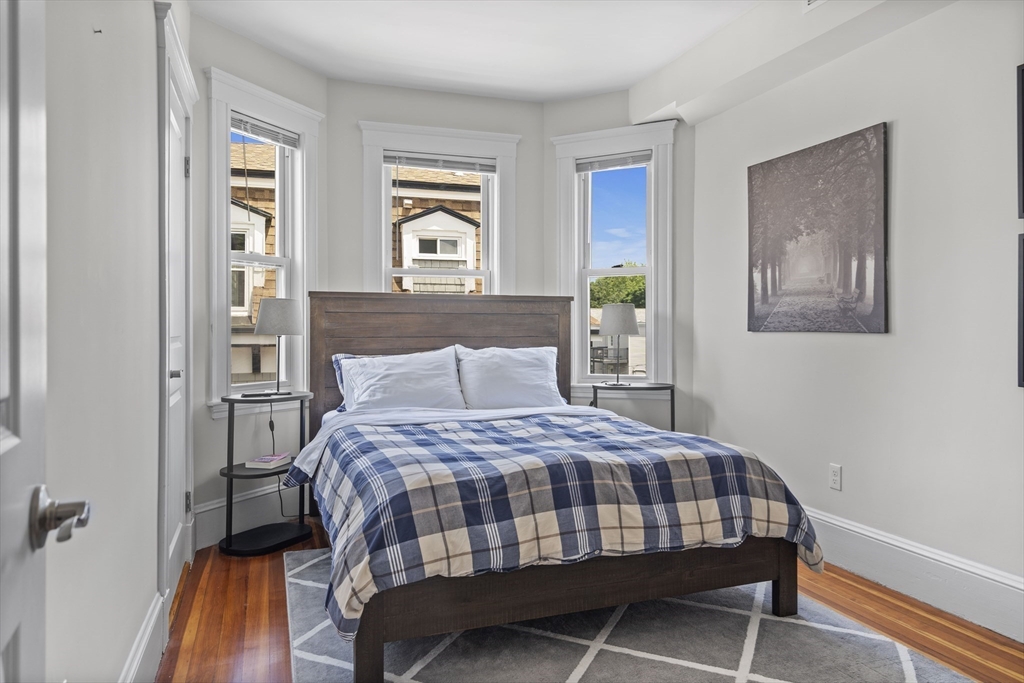 40 King St # 3
