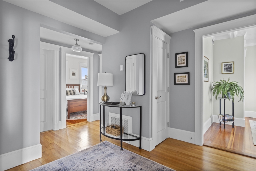 40 King St # 3