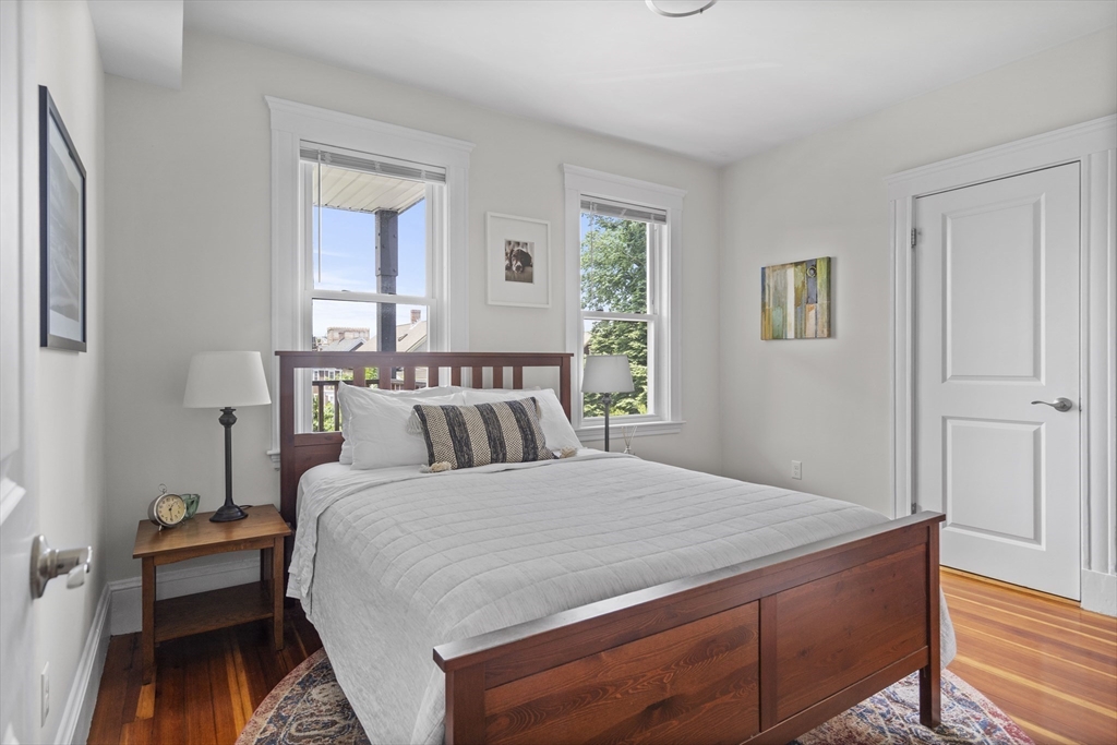 40 King St # 3
