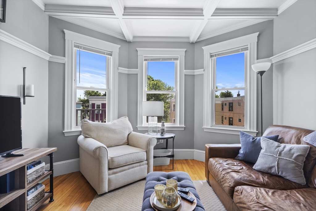 40 King St # 3