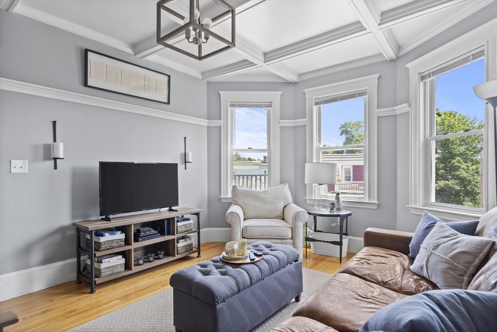 40 King St # 3