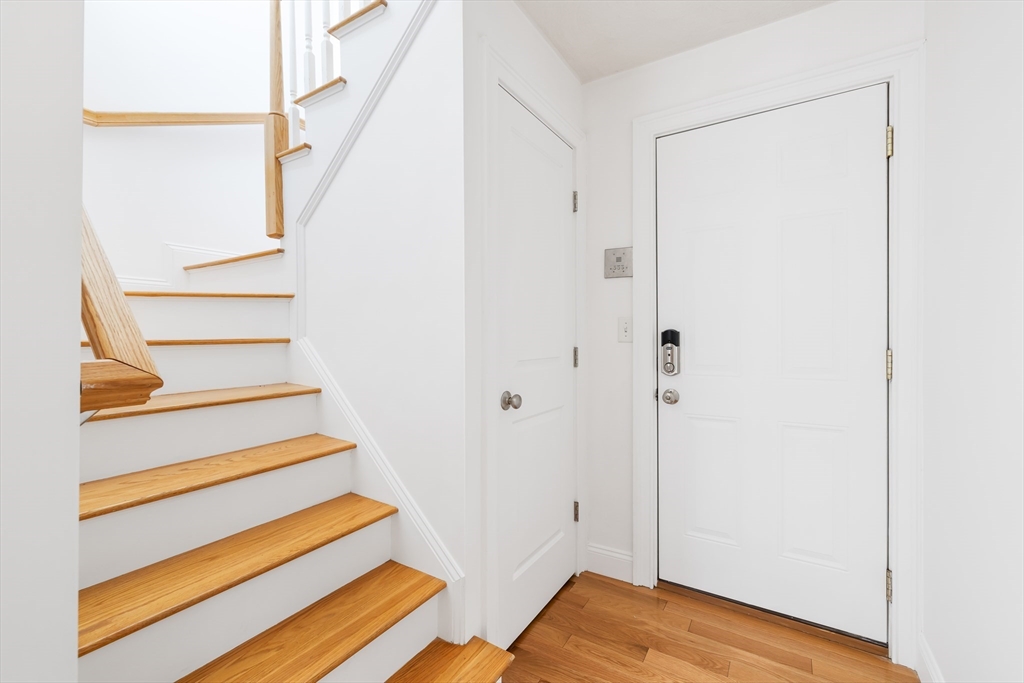 25 Cross St # 4