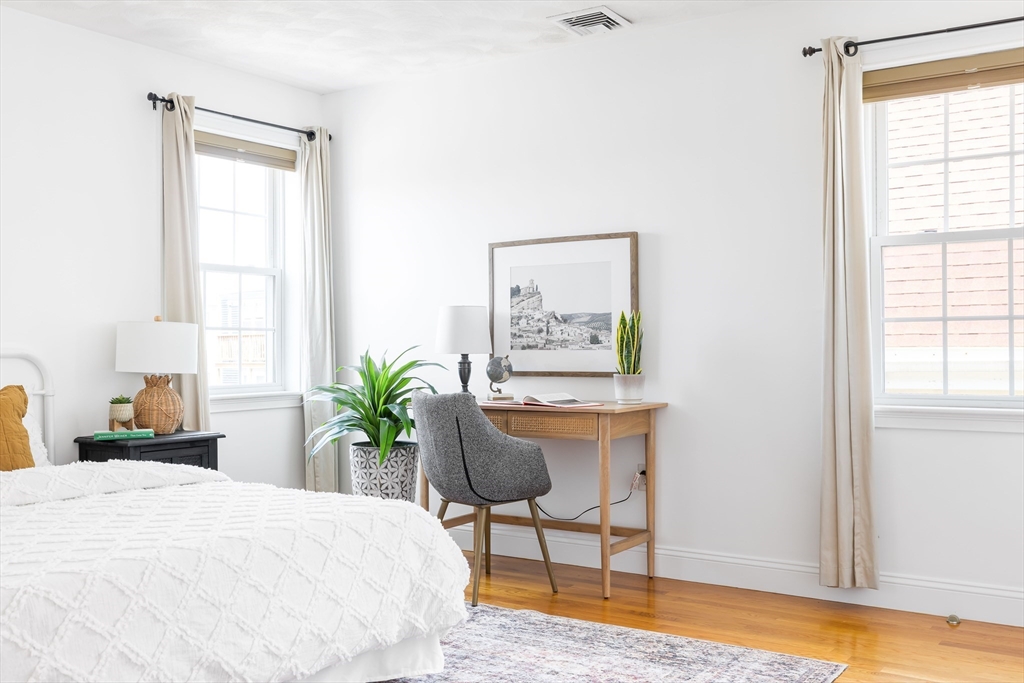 25 Cross St # 4