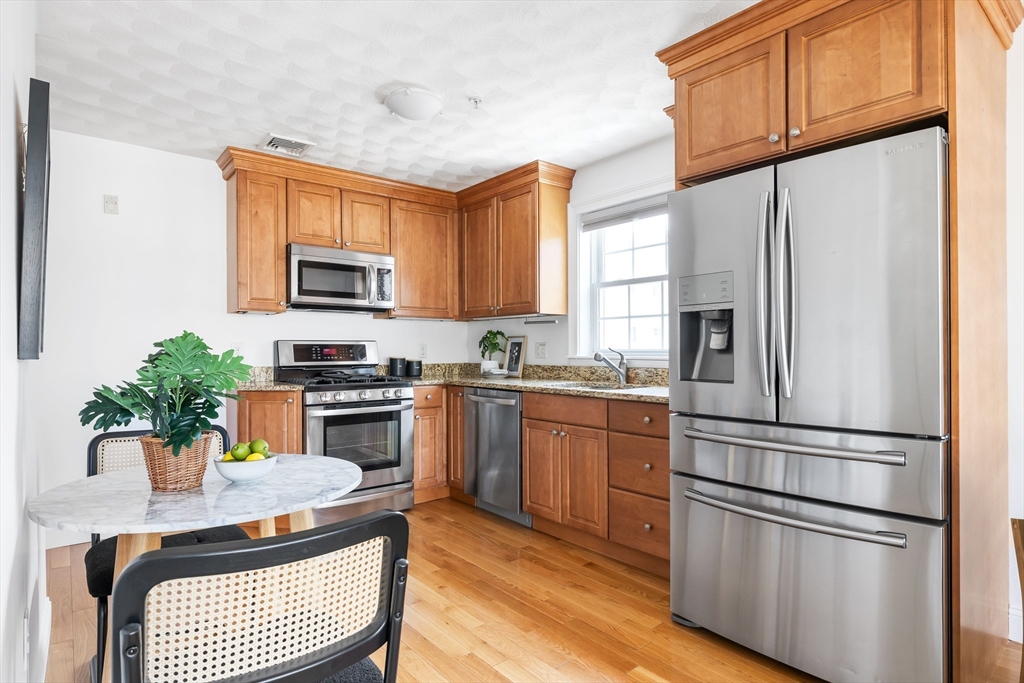 25 Cross St # 4
