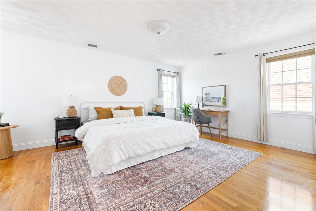 25 Cross St # 4