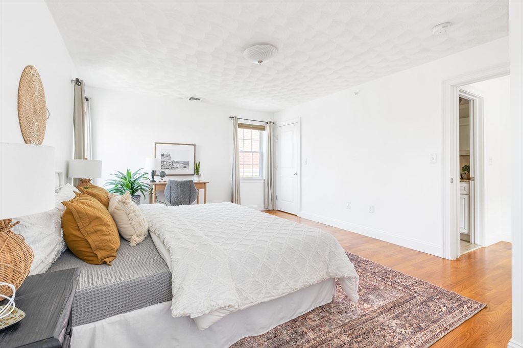 25 Cross St # 4