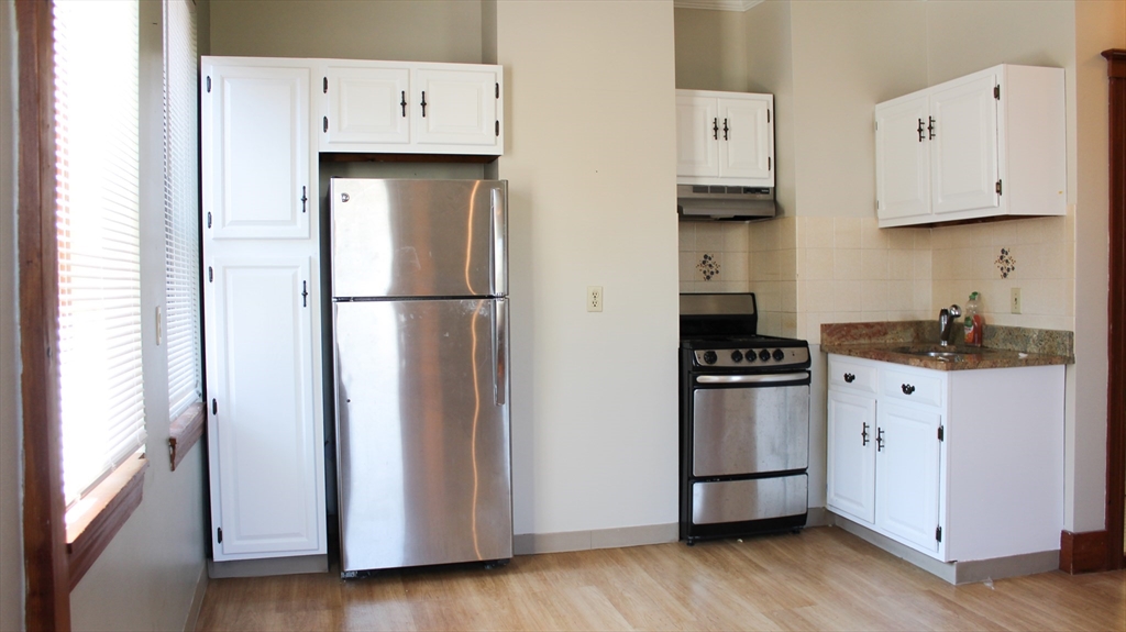 34 S Russell St # 4R