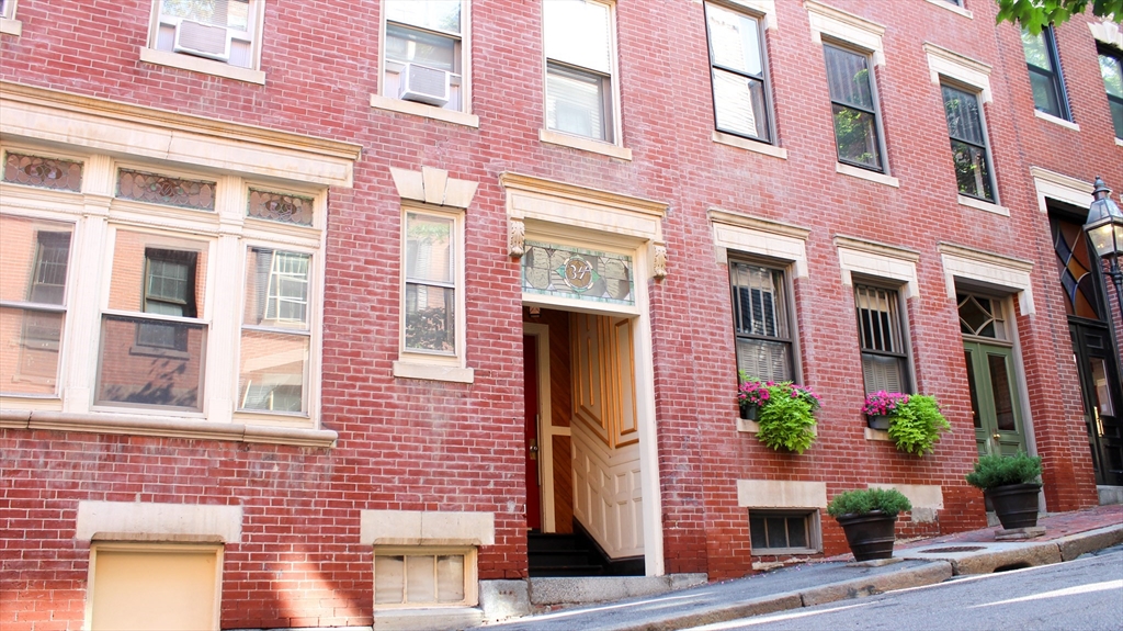 34 S Russell St # 4R