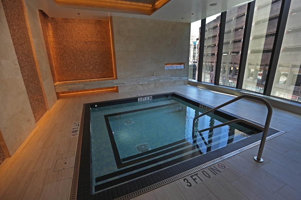 1 Franklin St # 2409