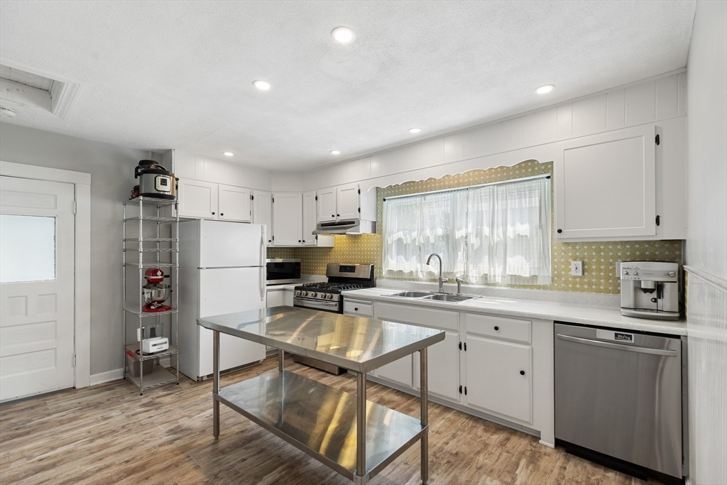 14 Corinthian Road # B