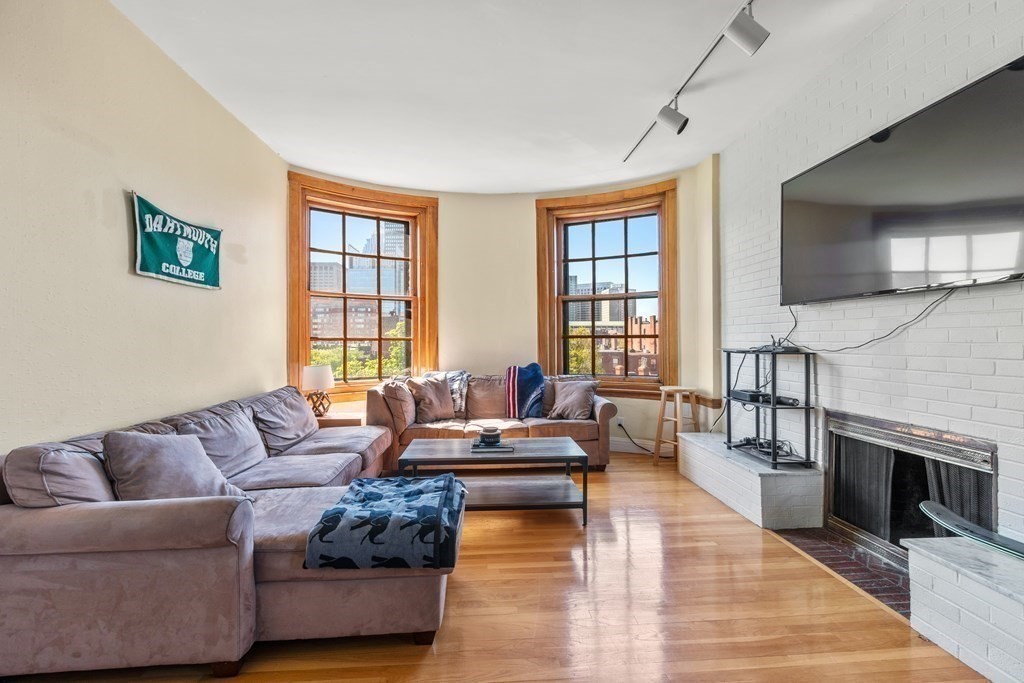 8 Gloucester St # 12A