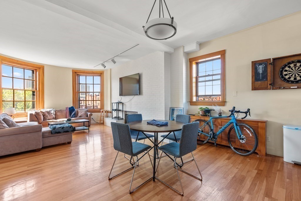 8 Gloucester St # 12A