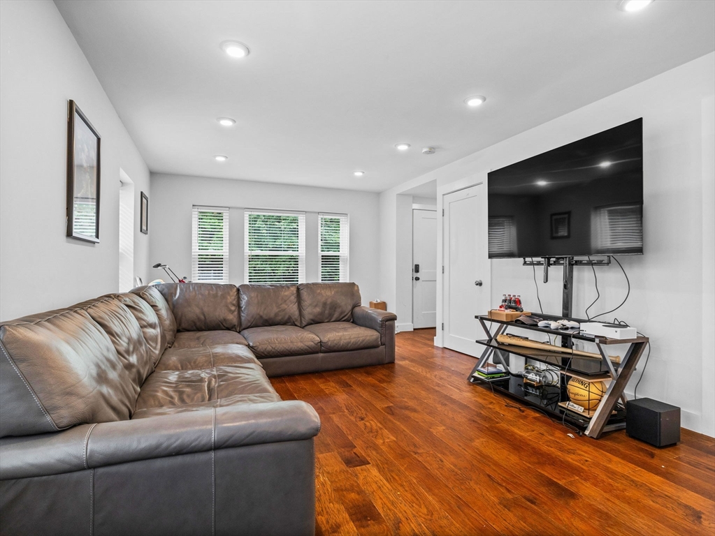 79 Bailey Rd # 1