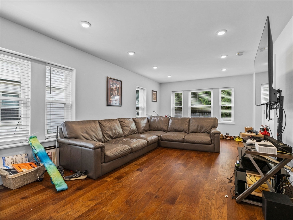 79 Bailey Rd # 1