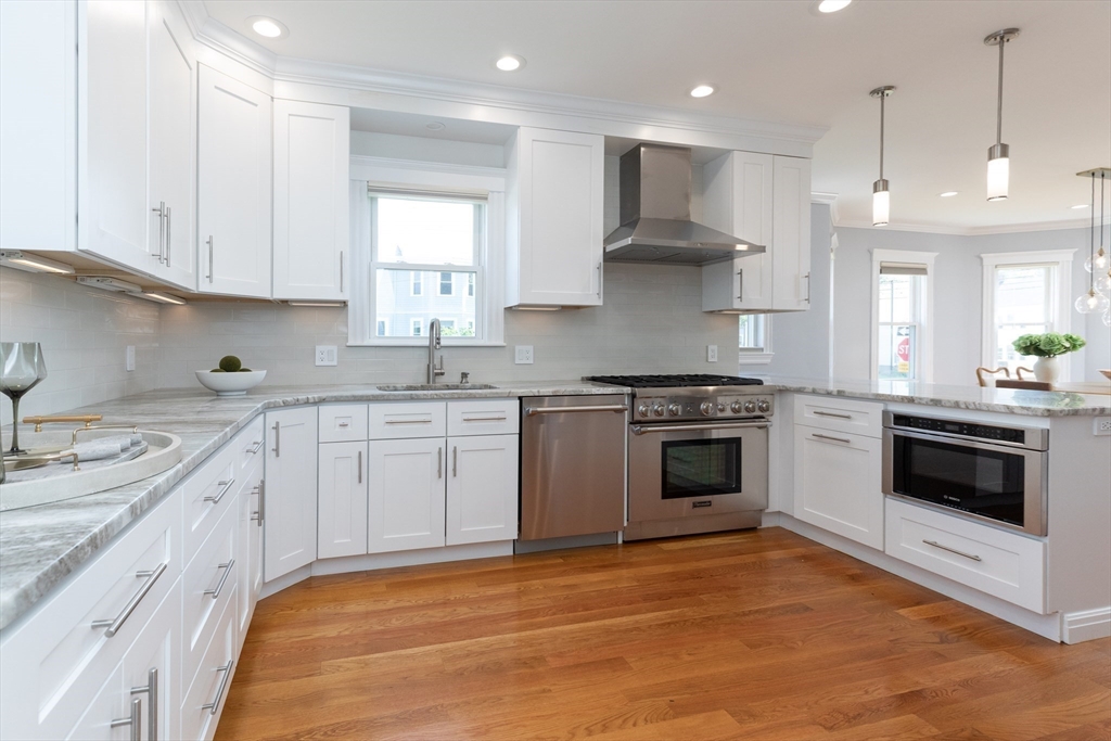 54 Marathon St # 1