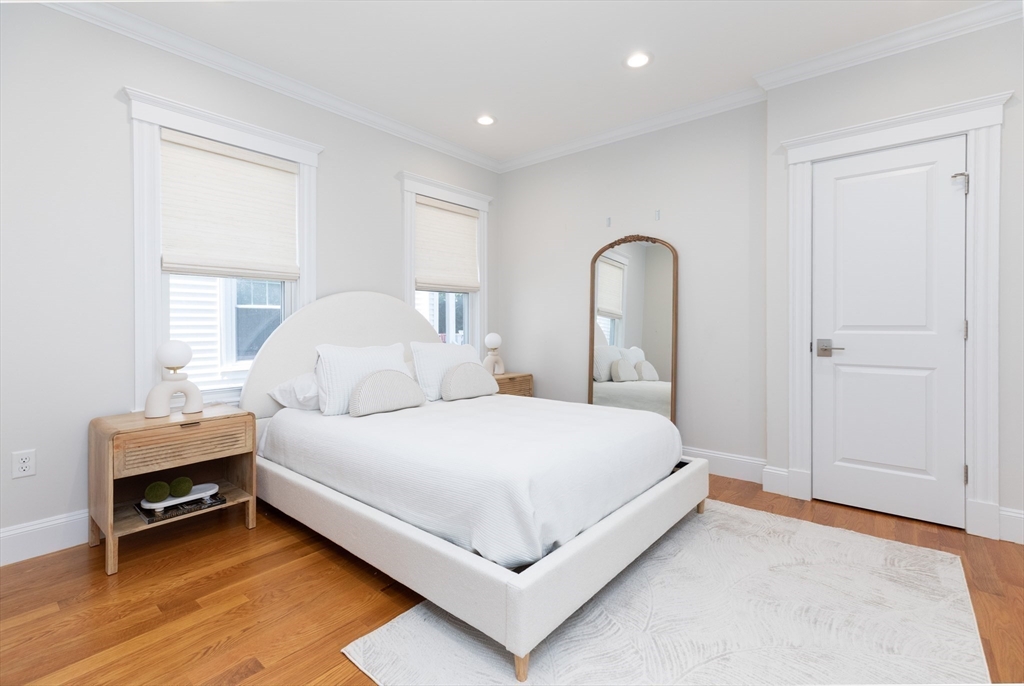 54 Marathon St # 1