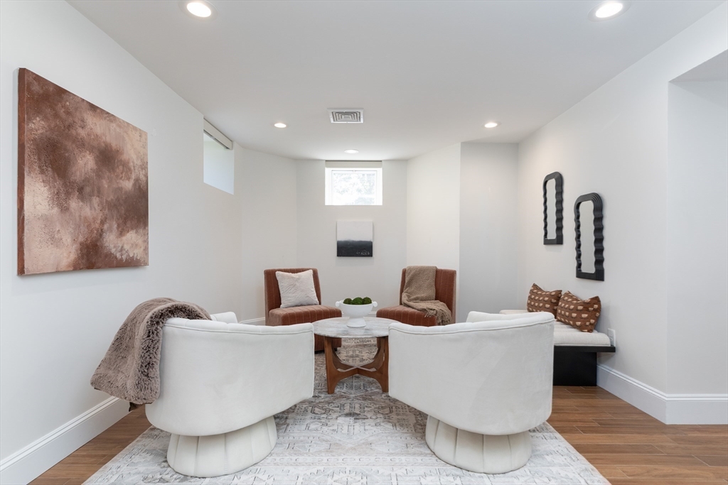 54 Marathon St # 1