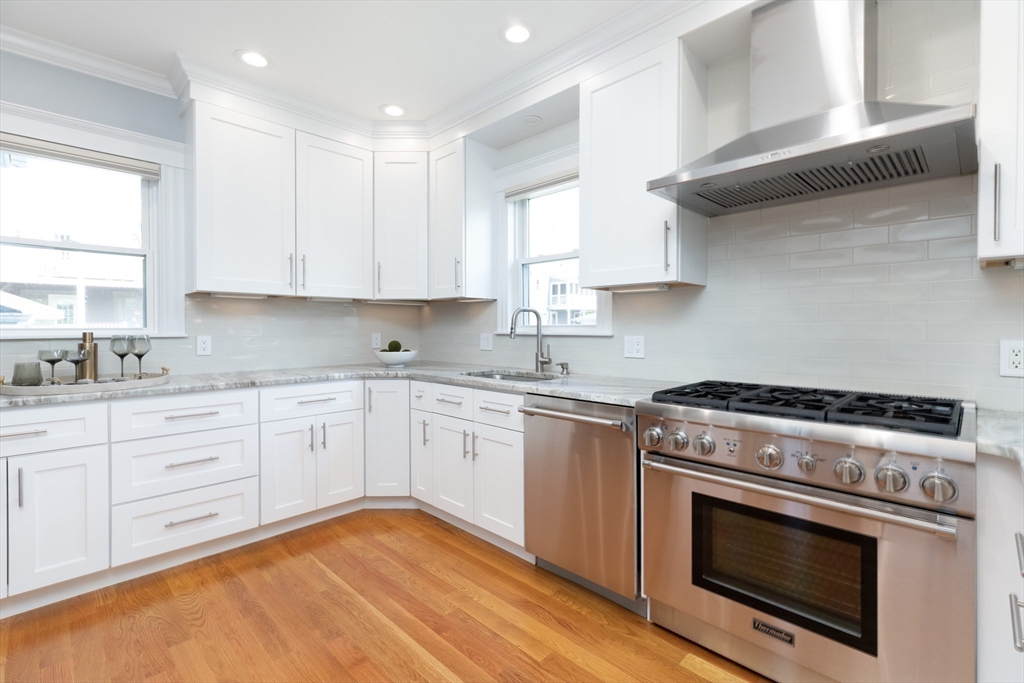 54 Marathon St # 1