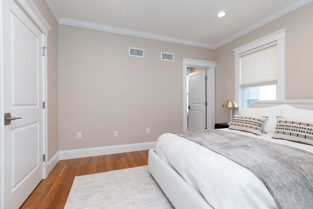 54 Marathon St # 1