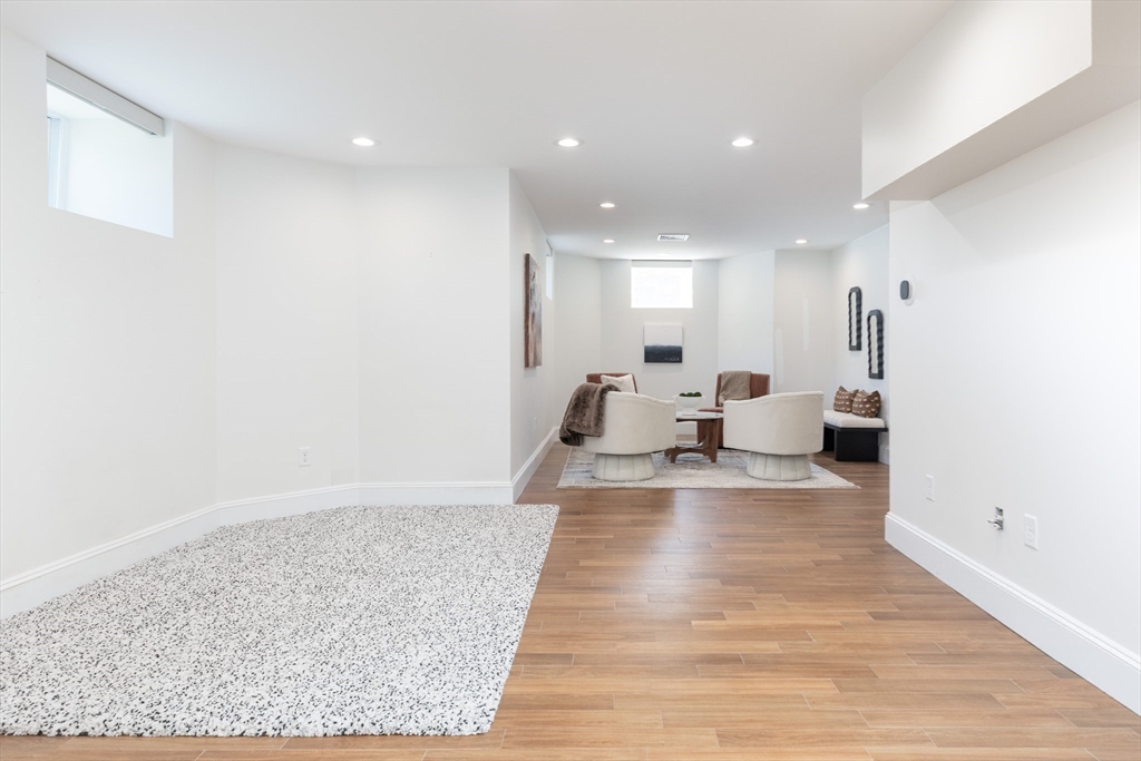 54 Marathon St # 1