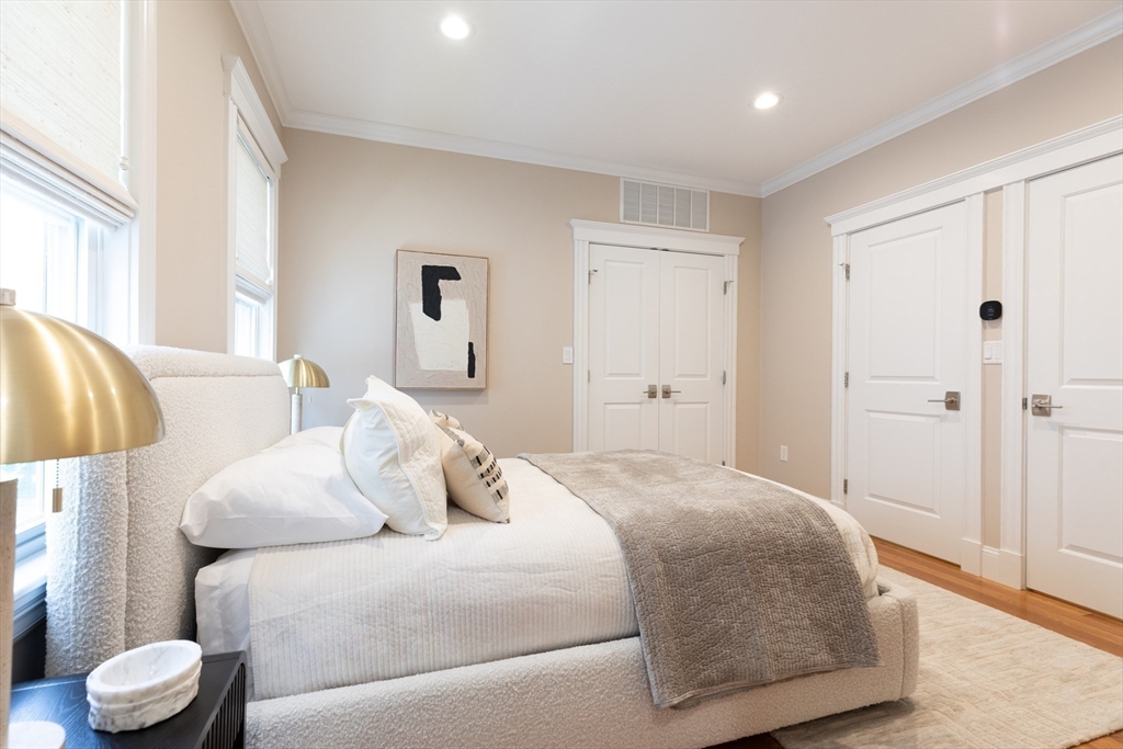 54 Marathon St # 1