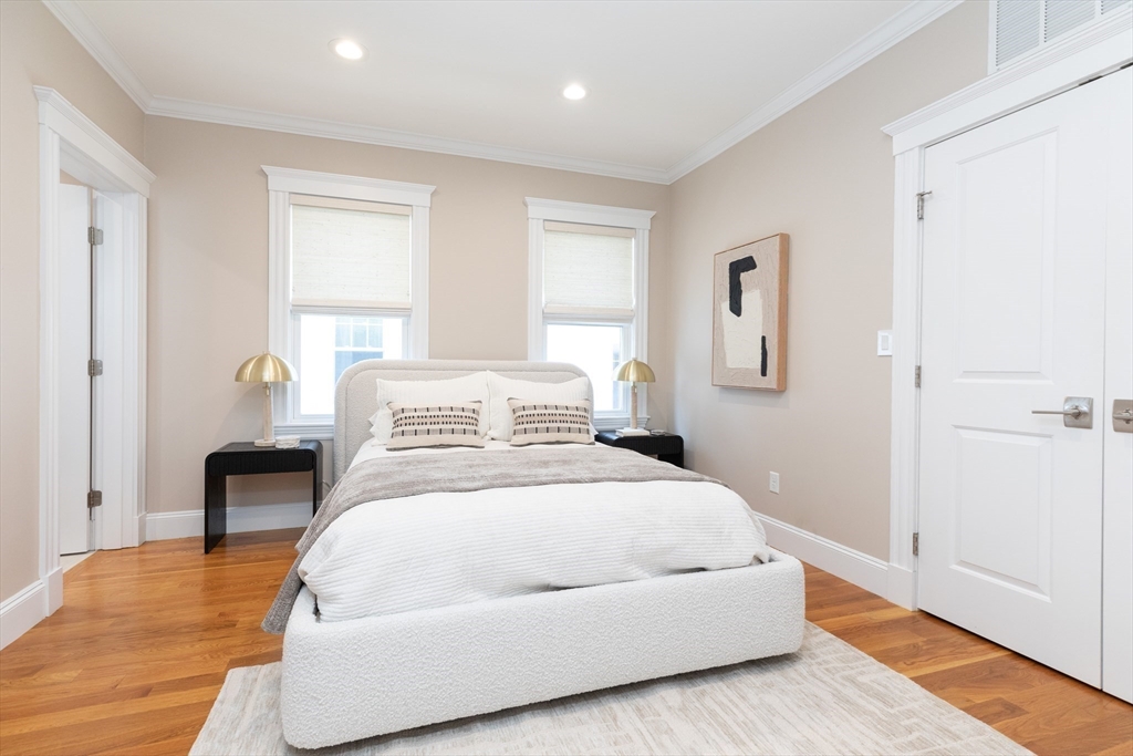 54 Marathon St # 1
