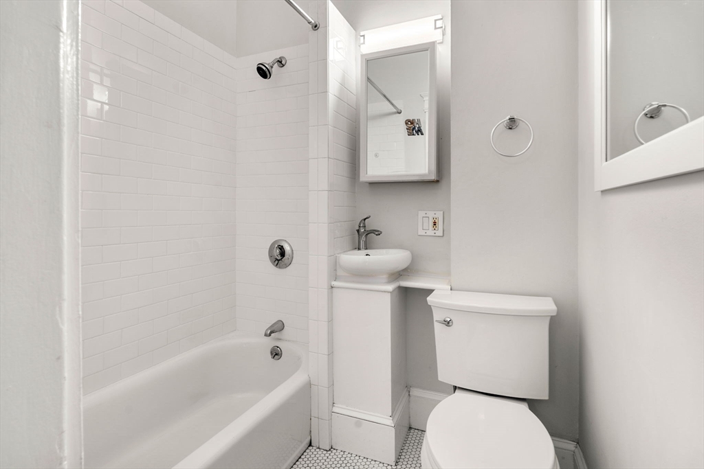 39 Hemenway St # 4