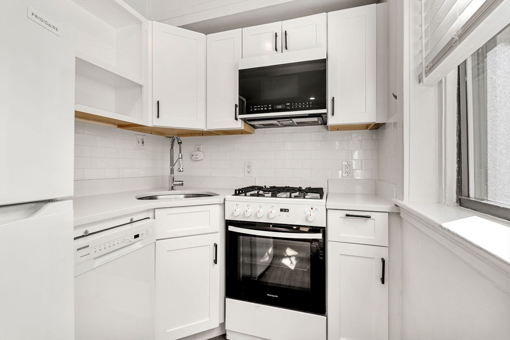 39 Hemenway St # 4