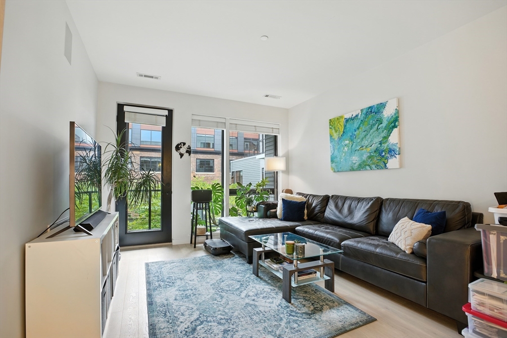 45 W 3rd St # 304