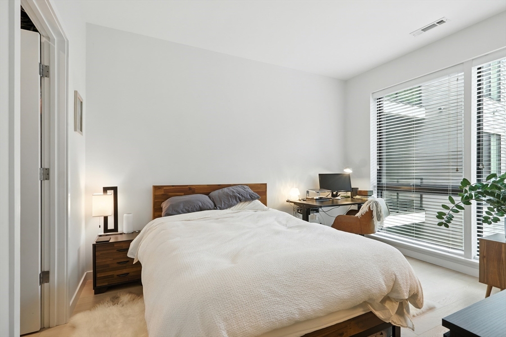 45 W 3rd St # 304