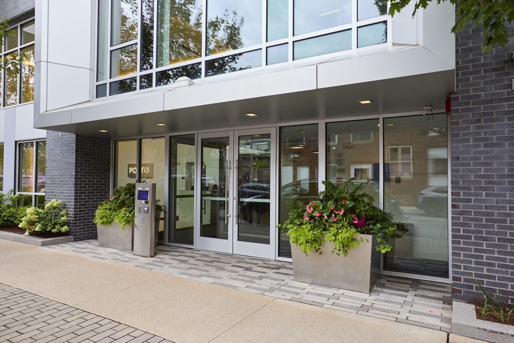 45 W 3rd St # 304