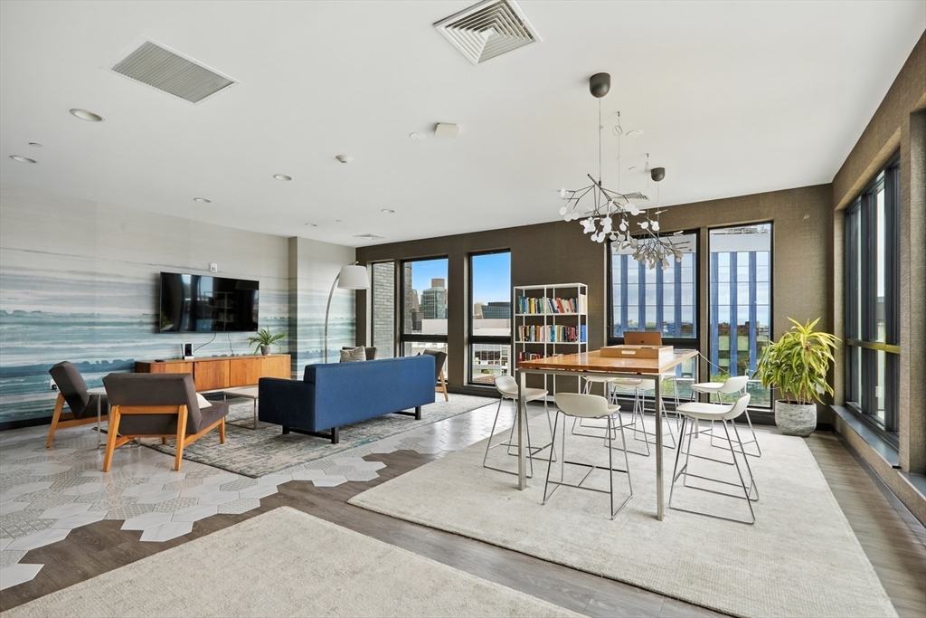 45 W 3rd St # 304