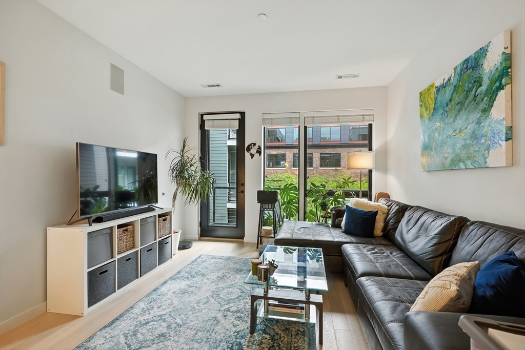 45 W 3rd St # 304