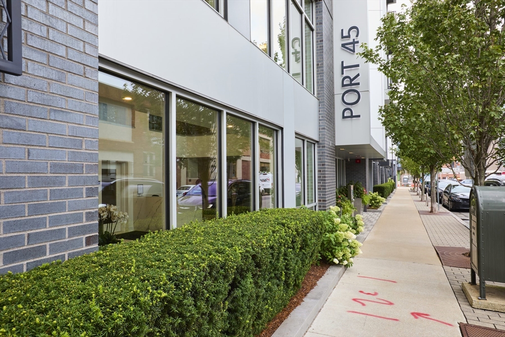 45 W 3rd St # 304