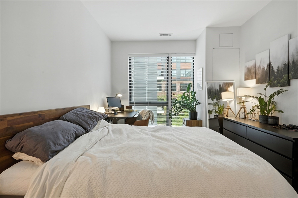 45 W 3rd St # 304
