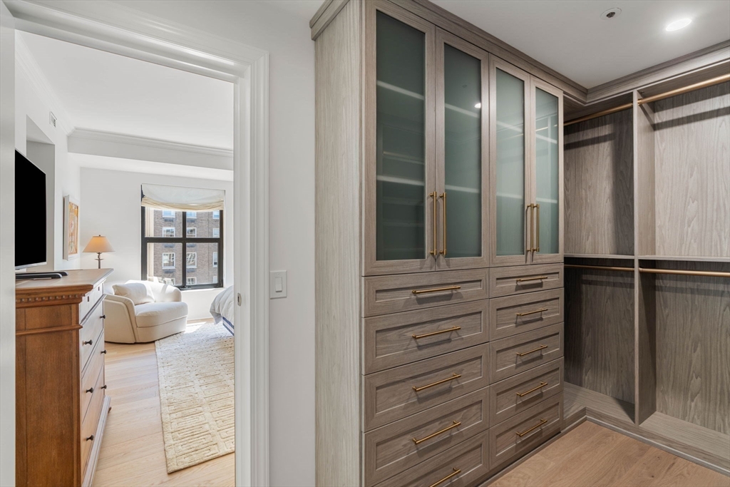 300 Boylston St # 907