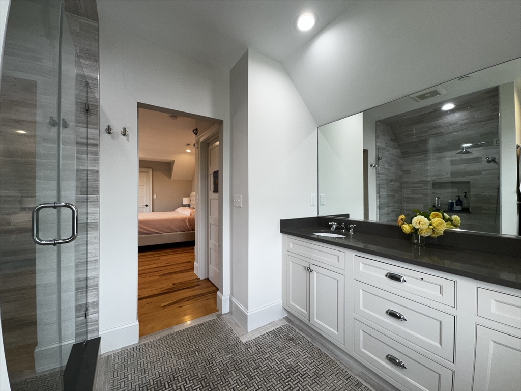 44 Evergreen St # 4