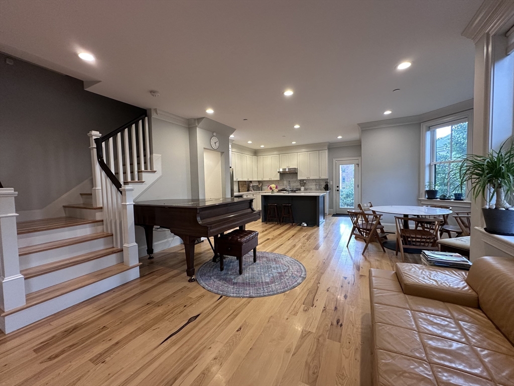 44 Evergreen St # 4