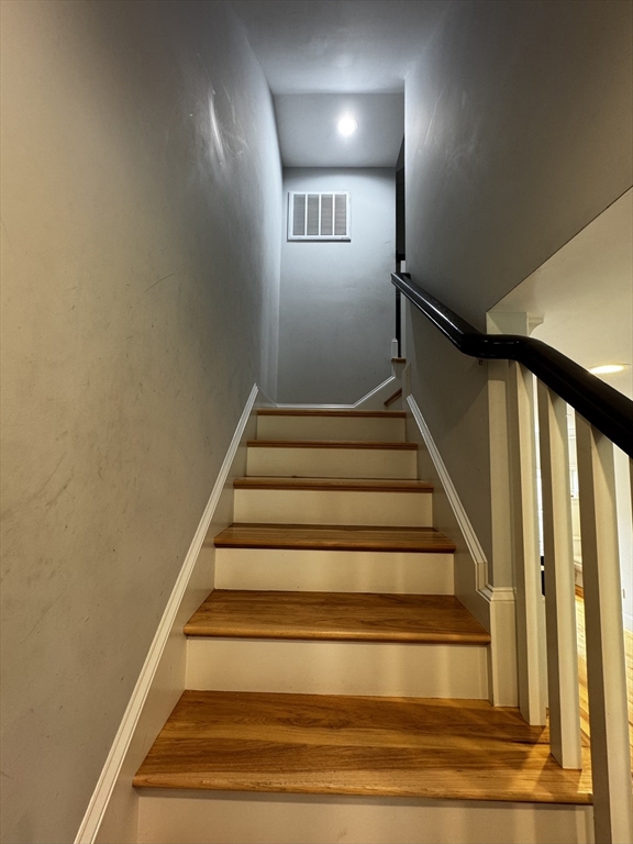 44 Evergreen St # 4