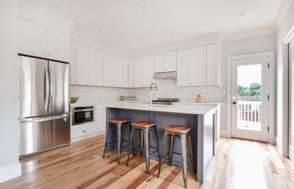 44 Evergreen St # 4
