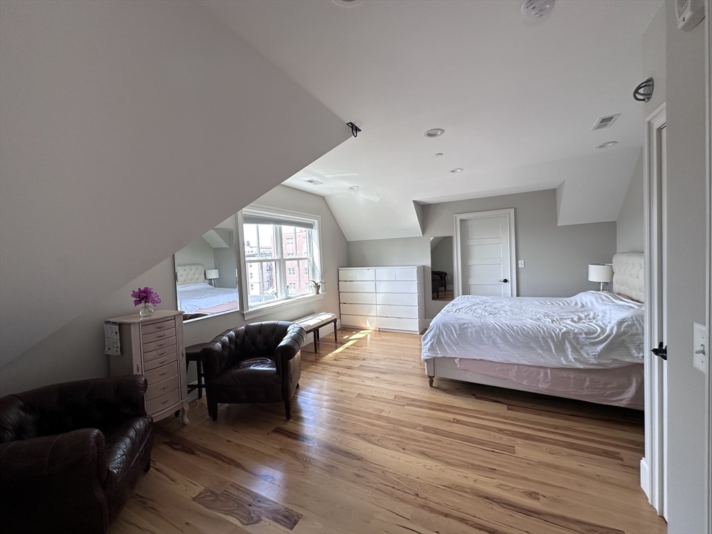 44 Evergreen St # 4