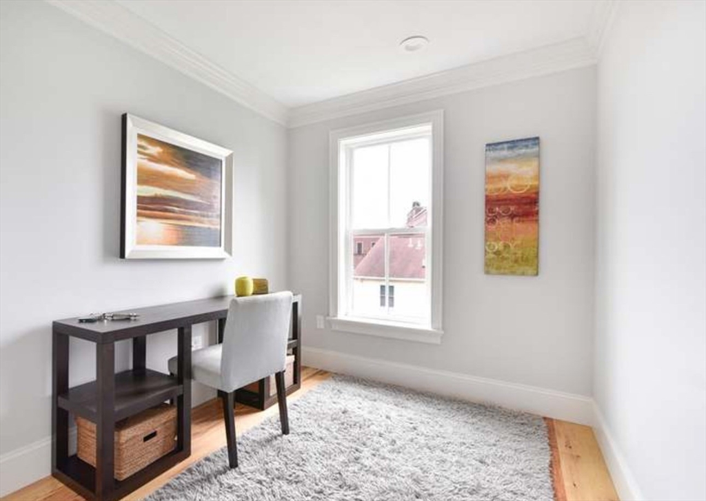 44 Evergreen St # 4