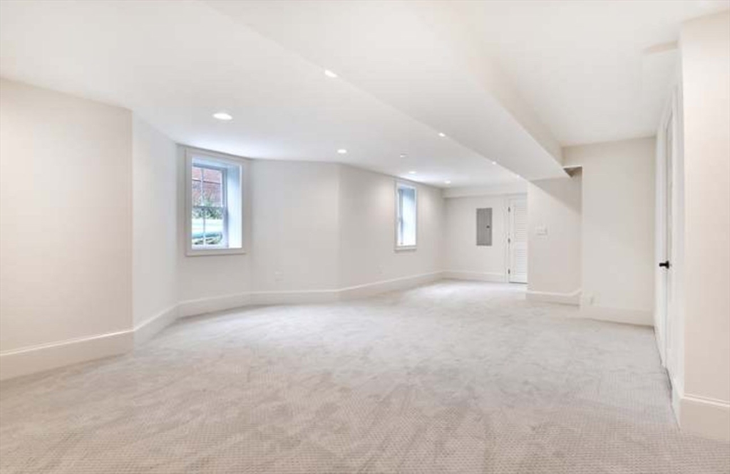 44 Evergreen St # 4