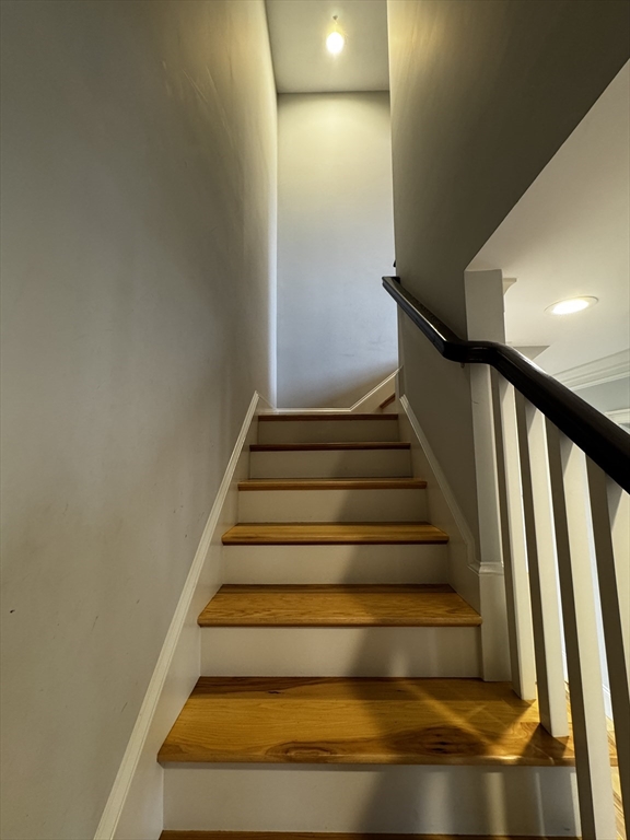 44 Evergreen St # 4