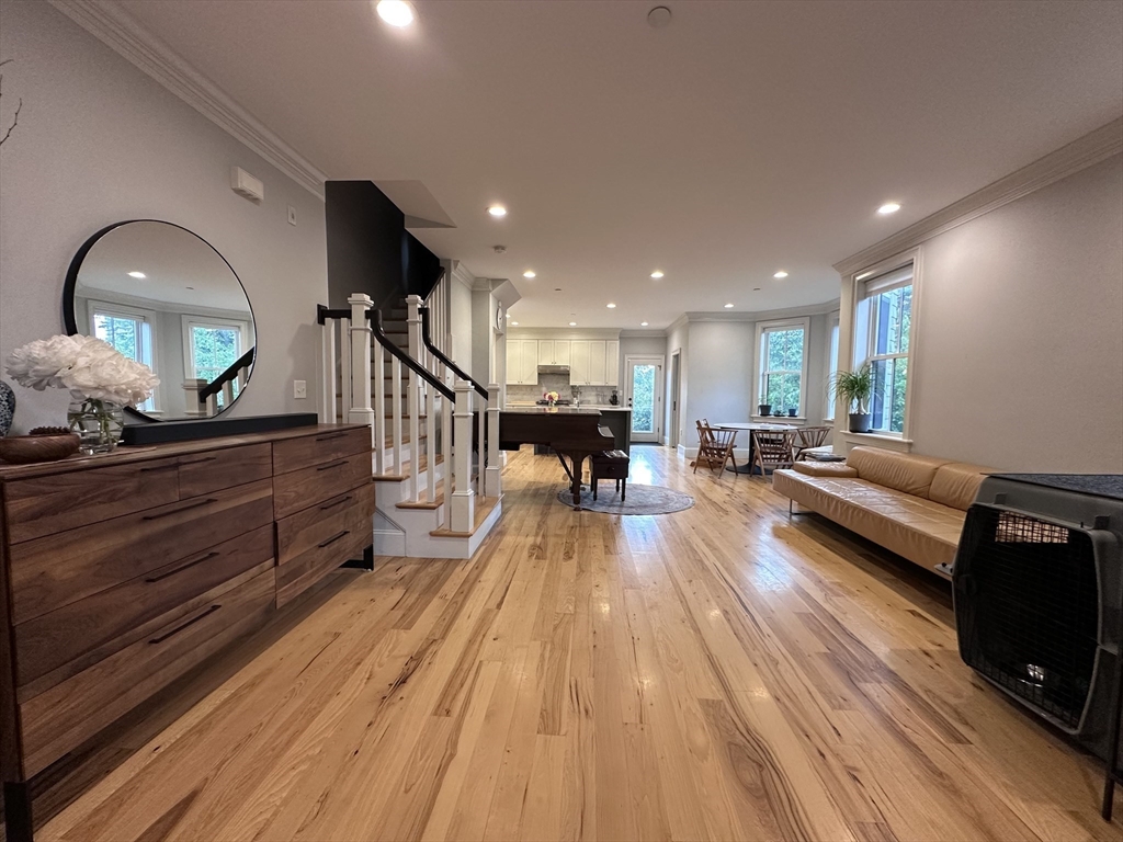44 Evergreen St # 4