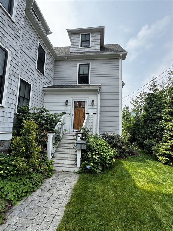 44 Evergreen St # 4